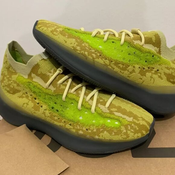 YEEZY 380 Hylite - Picture 2 of 5